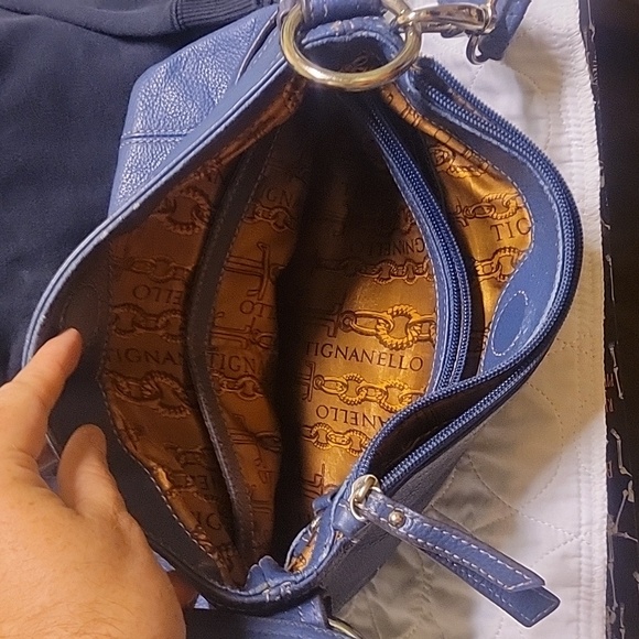 Tignanello Woman's blue leather purse. Beautiful, luxurious, minimal call outs - Picture 4 of 8